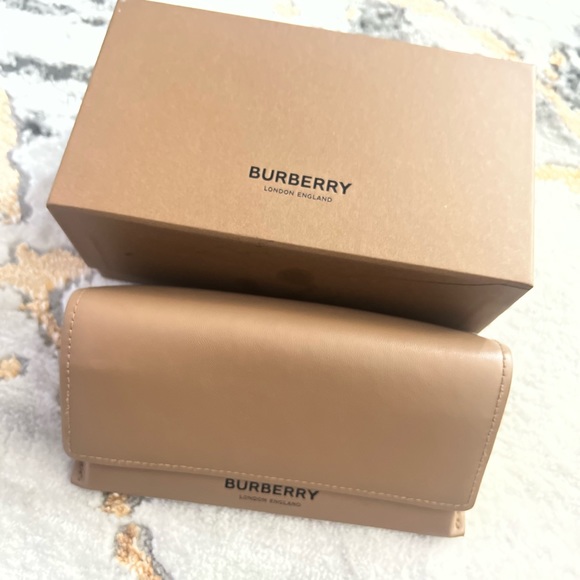 Burberry sunglasses - Picture 5 of 8